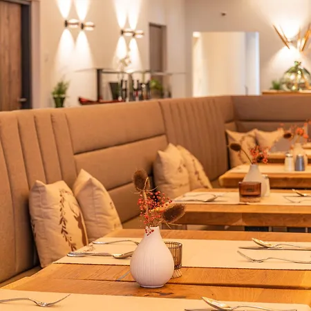 Hotel Saal 4*