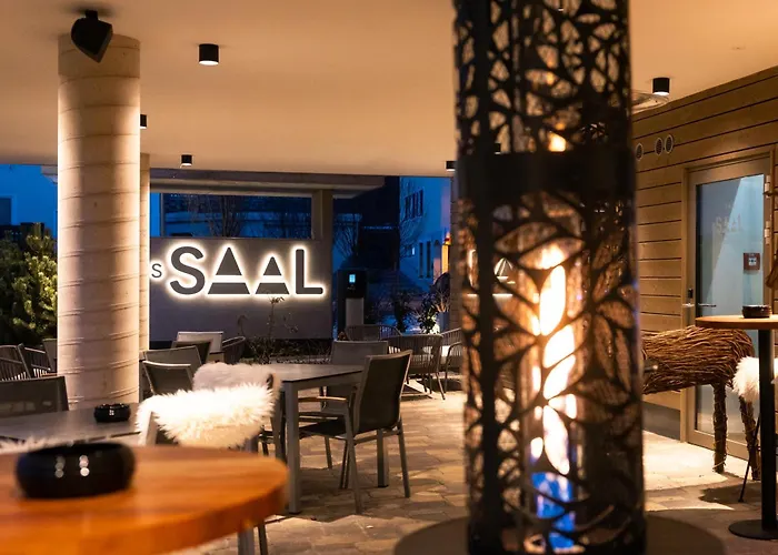 Saal ザールフェルデン・アム・シュタイナーネン・メアー